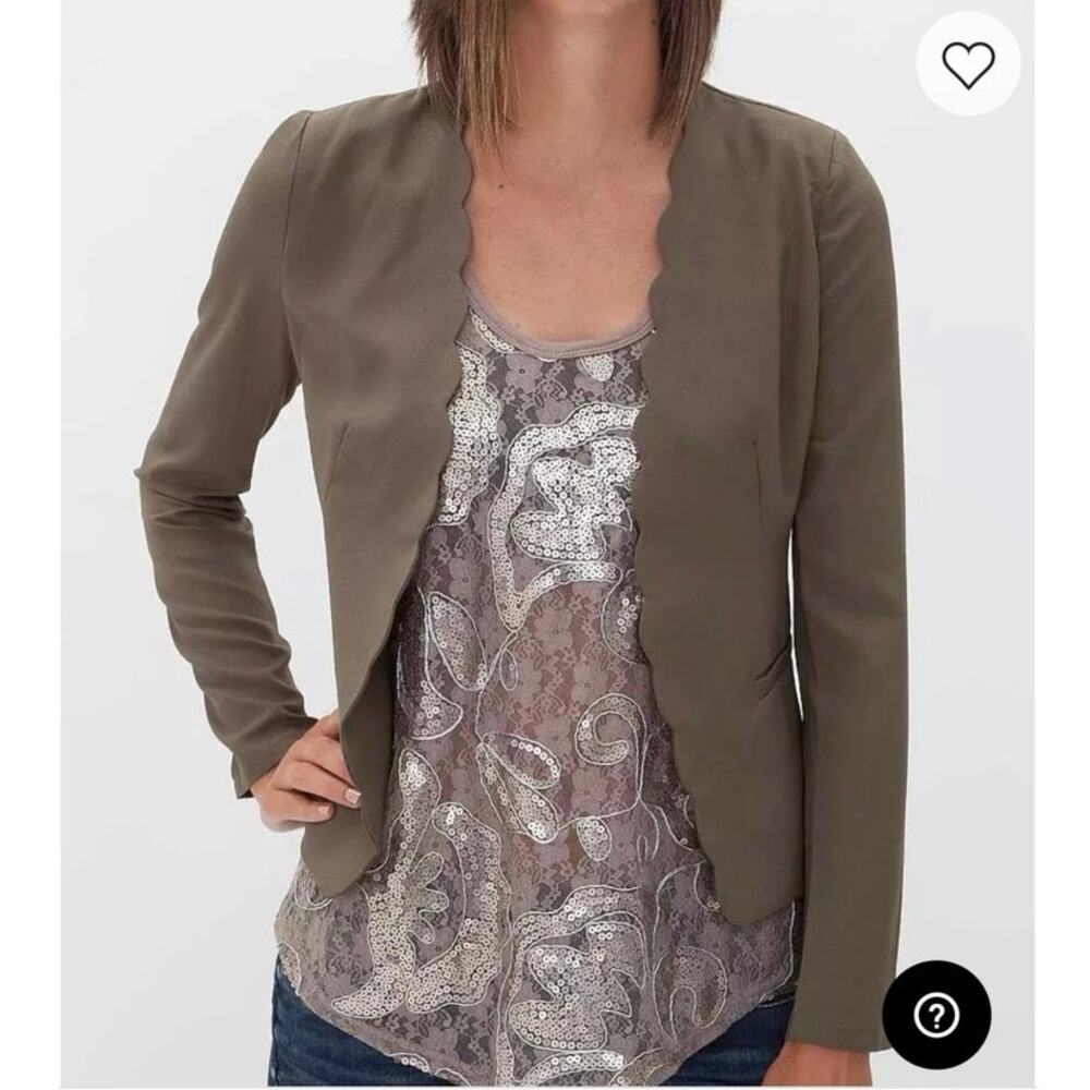 Buckle Hot & Delicious Olive Scalloped Flyaway Blazer
